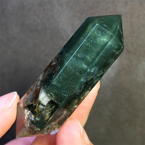 天然绿幽灵柱千层金字塔原石摆件