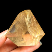 天然水晶金发晶红发晶钛晶顺发原矿原石打磨随形手把件家居装 饰品