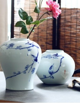 手绘腊梅陶瓷青花瓷花瓶摆件 样板房酒店售楼处家居客厅餐桌软装