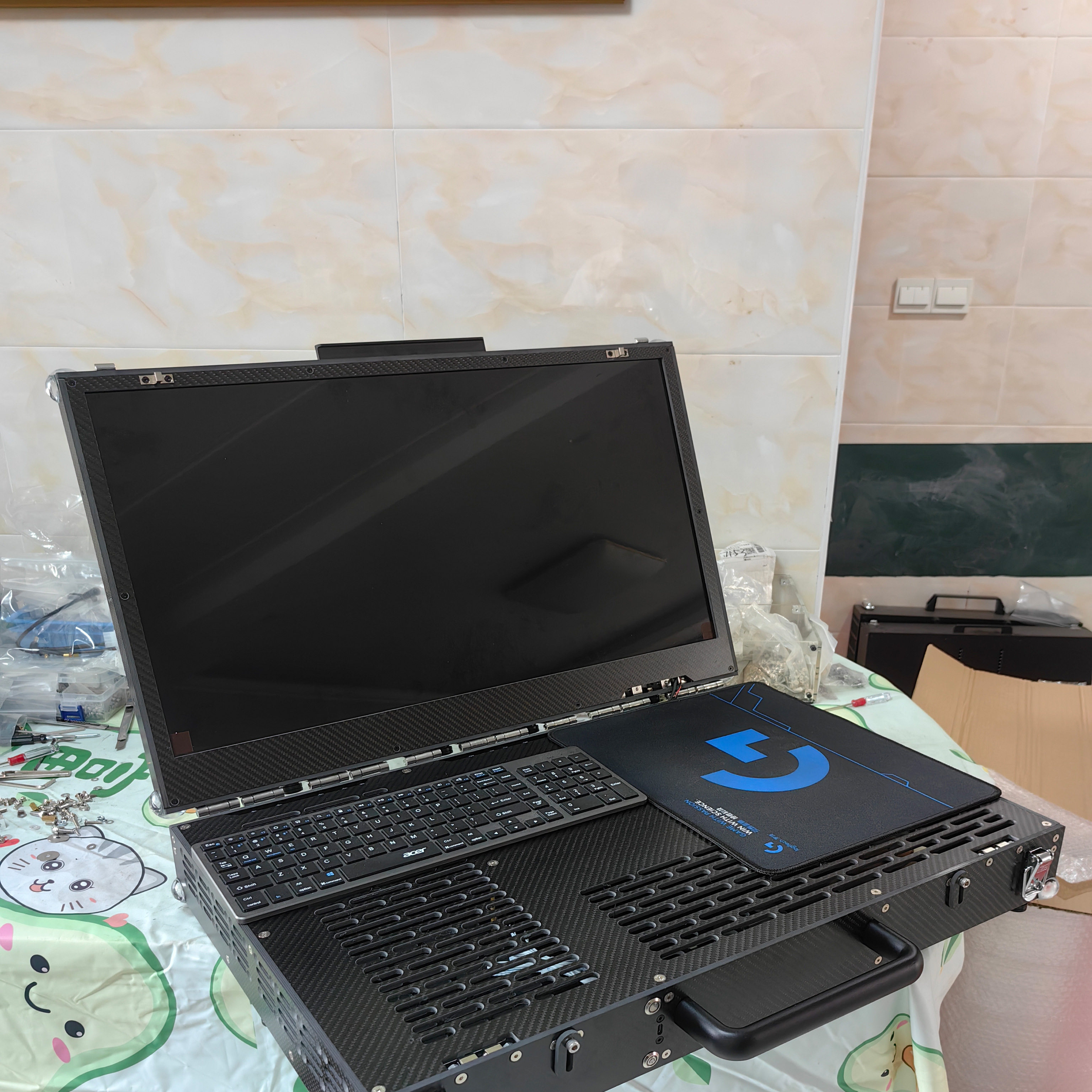 总统手提箱6.8 手提台式机箱 定制加工 27寸 matx硬件 碳纤维