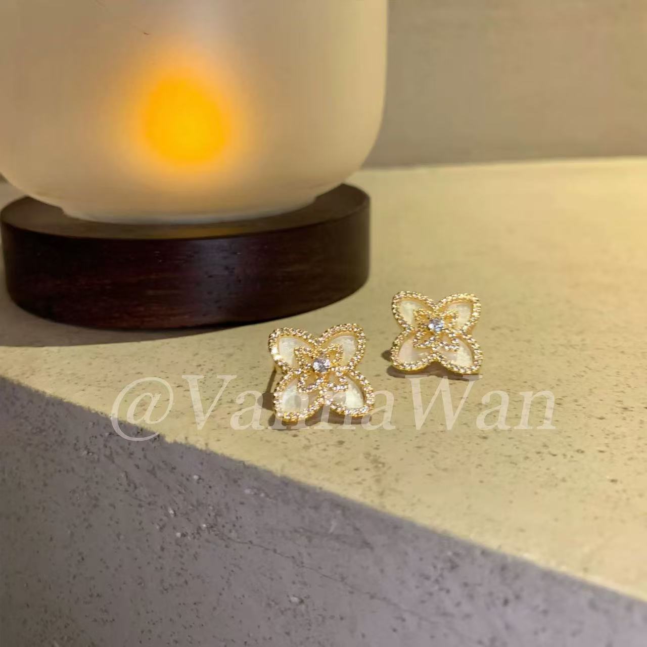 幸运四叶草高级感耳钉小众轻奢天然贝壳耳针S925银针真金电镀耳饰