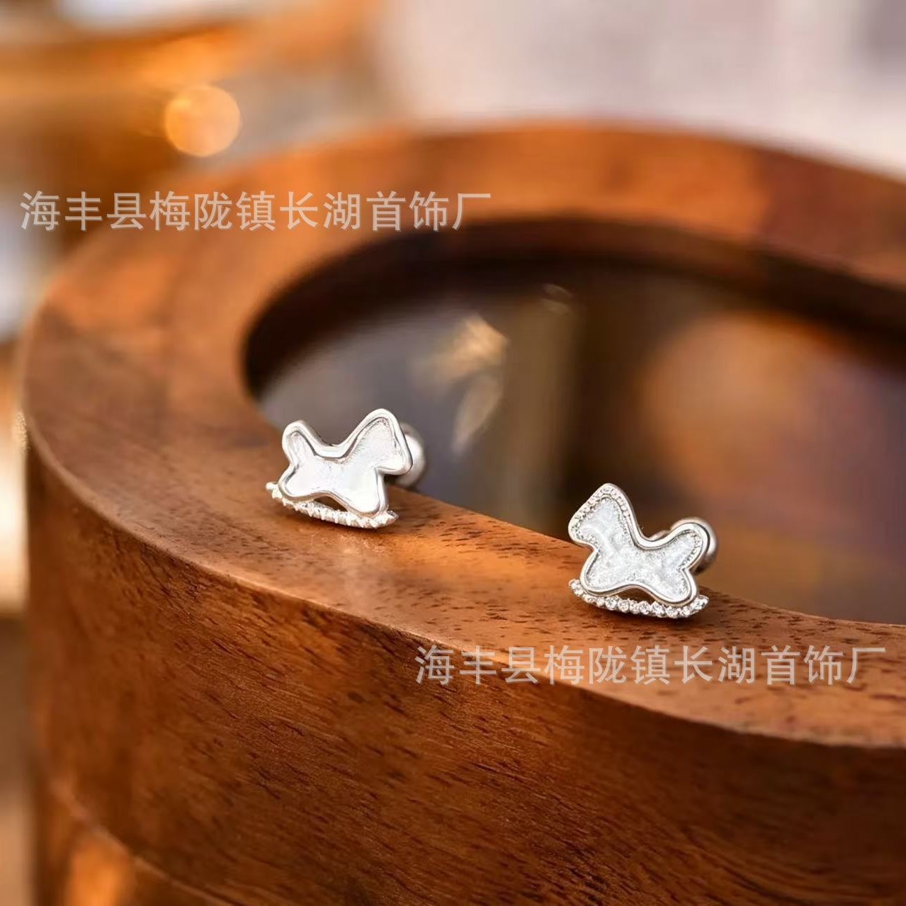 可爱小木马耳钉女百搭甜美简约气质个性设计感高级清新大方