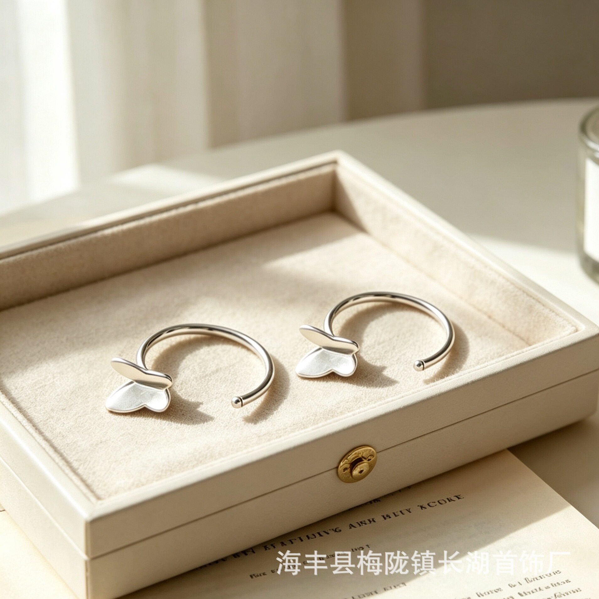 简约气质蝴蝶耳环女小众高级感百搭通勤设计精致轻奢甜美