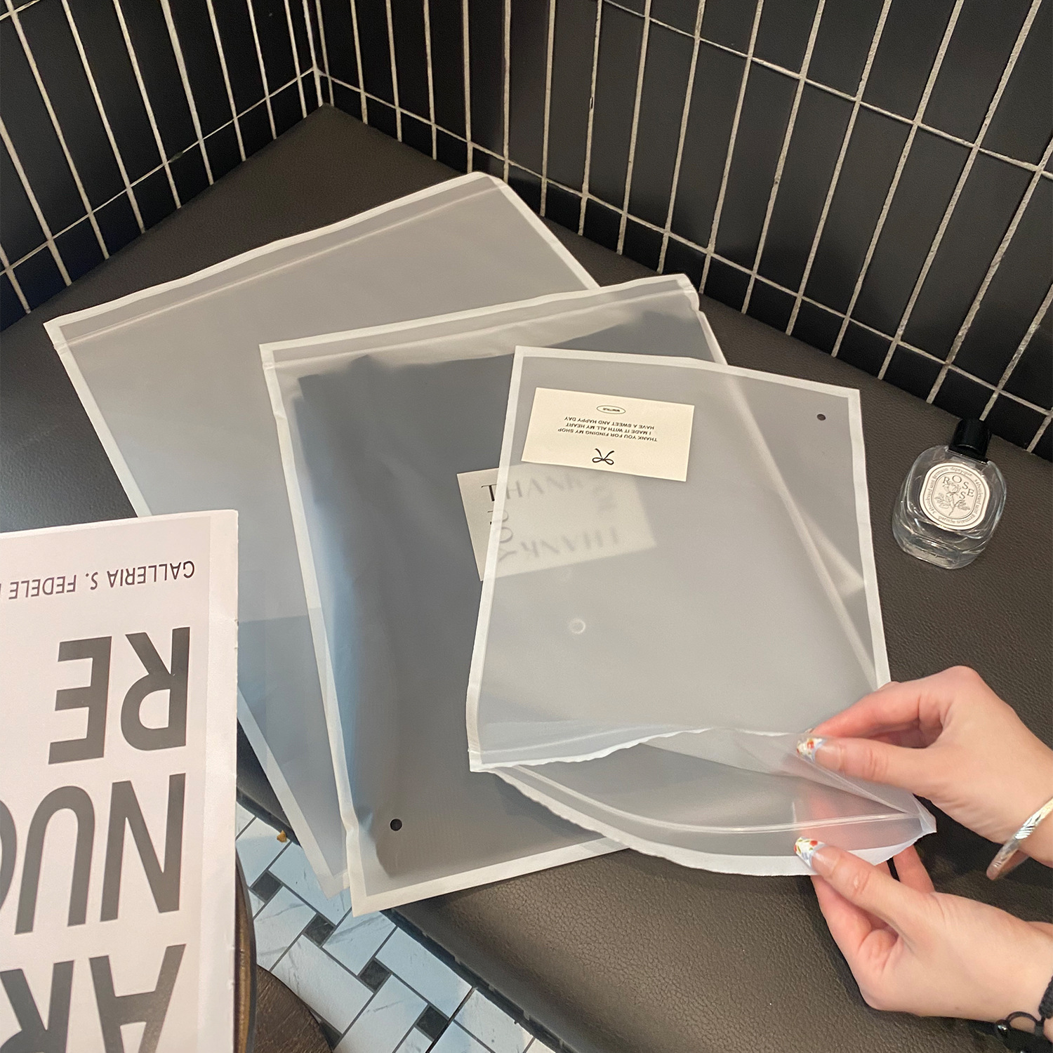 服装店用磨砂透明平口自封塑料袋自粘衣服袋子包装打包带密封