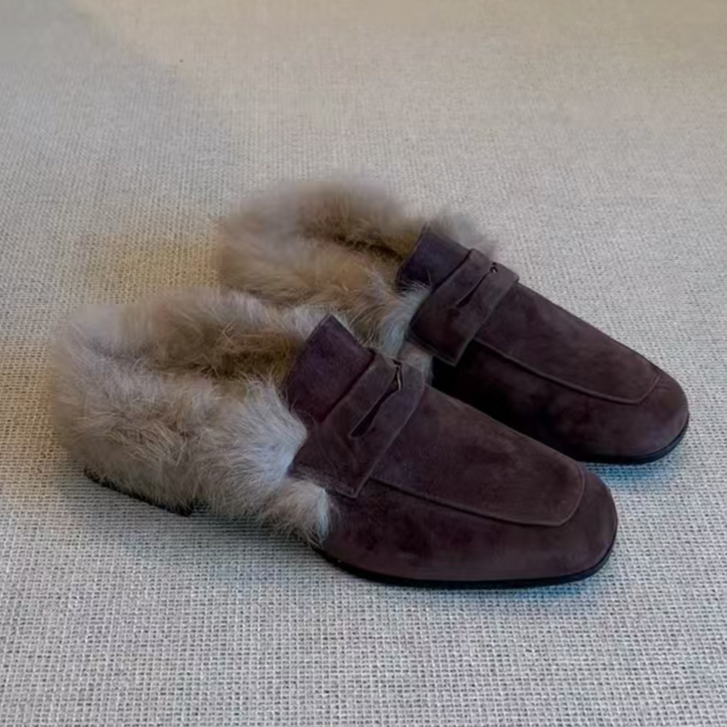 软皮复古拼接方头低跟毛毛鞋女2026年冬季新款加绒保暖包头棉拖鞋