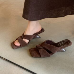 软皮磨砂复古方头坡跟高跟鞋女2026年夏新款外穿交叉带气质凉拖鞋