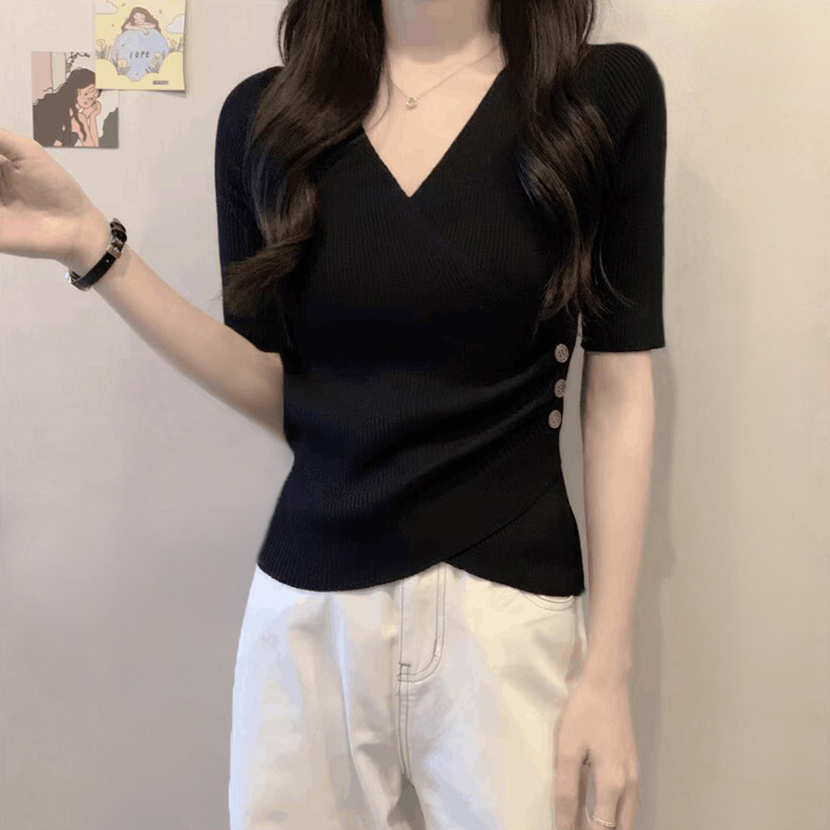 韩诗顿服饰薄款法式v领高级感冰丝针织衫女修身侧边纽扣设计短袖