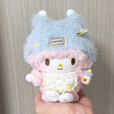 正版【围兜玩偶奶瓶】小羊piano可爱少女包包挂件车载摆件钥匙扣