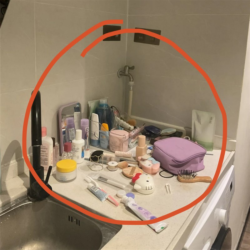 卫生间各种收纳神器免打孔置物架浴室洗手池化妆品壁挂式收纳架子