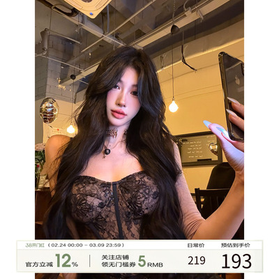 牛了牛了 蕾丝吊带连衣裙女2025冬季新款黑色包臀裙法式抹胸裙子