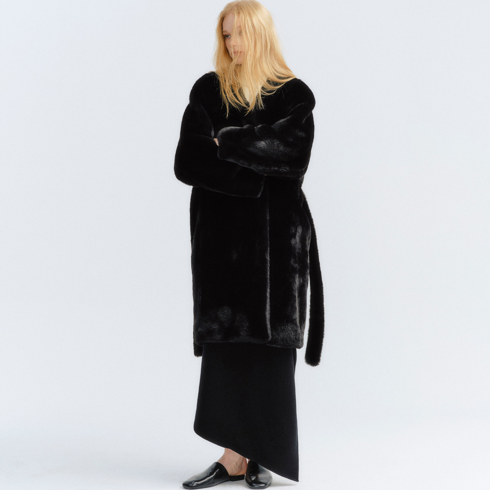 【博主同款】TOATEE 环保皮草箱型剪裁系带长外套 黑色