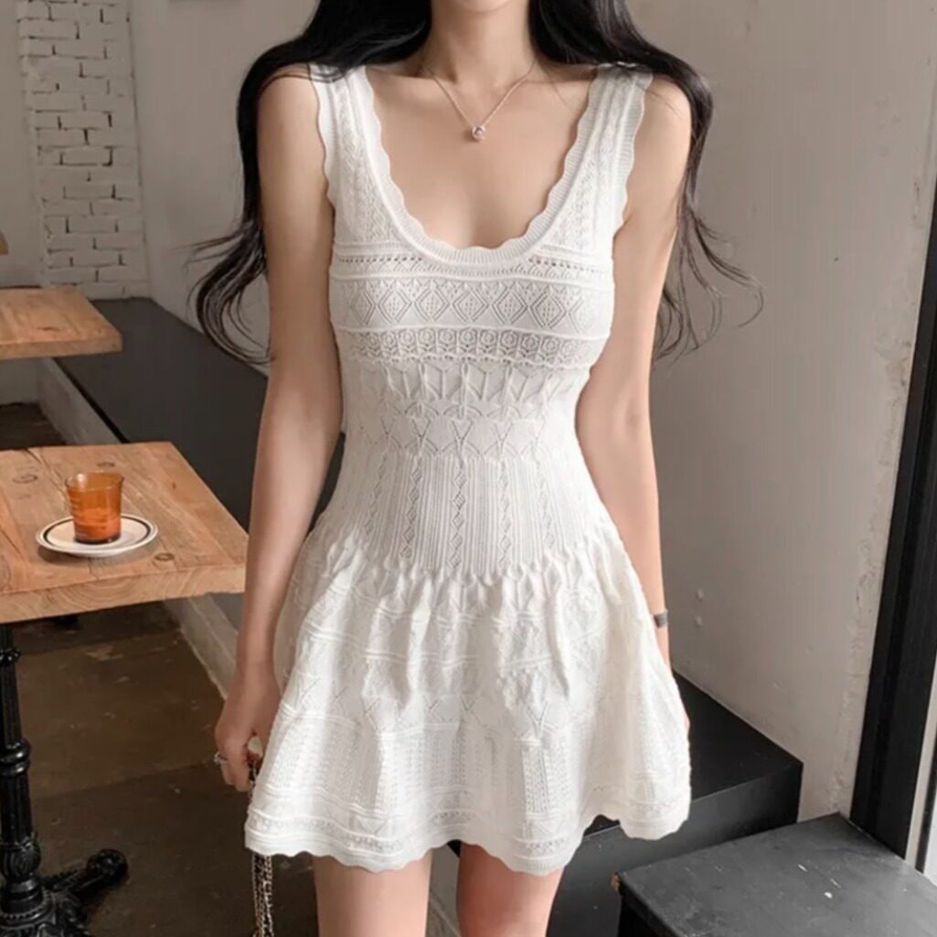 白色镂空针织吊带背心连衣裙女装春夏季小个子收腰显瘦无袖短裙子