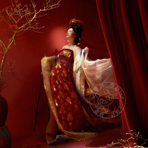 琴挑汉服花月夜簪花仕女图五代