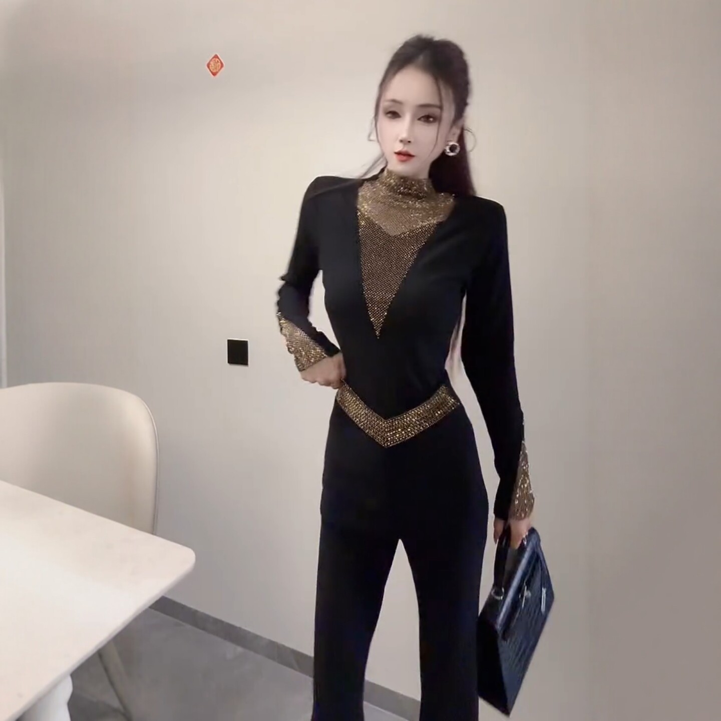 长袖加绒加厚上衣保暖t恤女秋冬修身气质2025年新款高级感打底衫