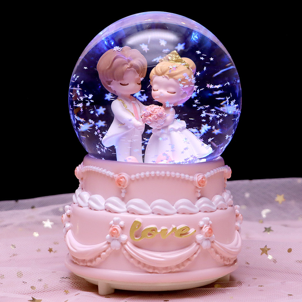 蛋糕情侣水晶球音乐盒浪漫八音盒求婚情人节创意摆件送女朋友礼物