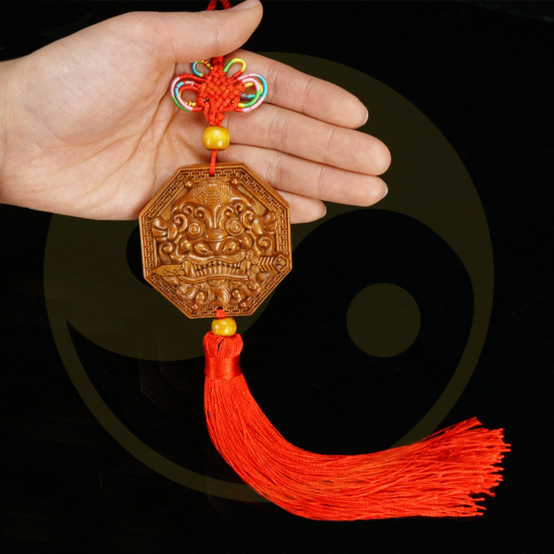 桃木兽头兽王八卦镜挂件狮咬剑虎头大门对门卫生间厕所家居小摆件