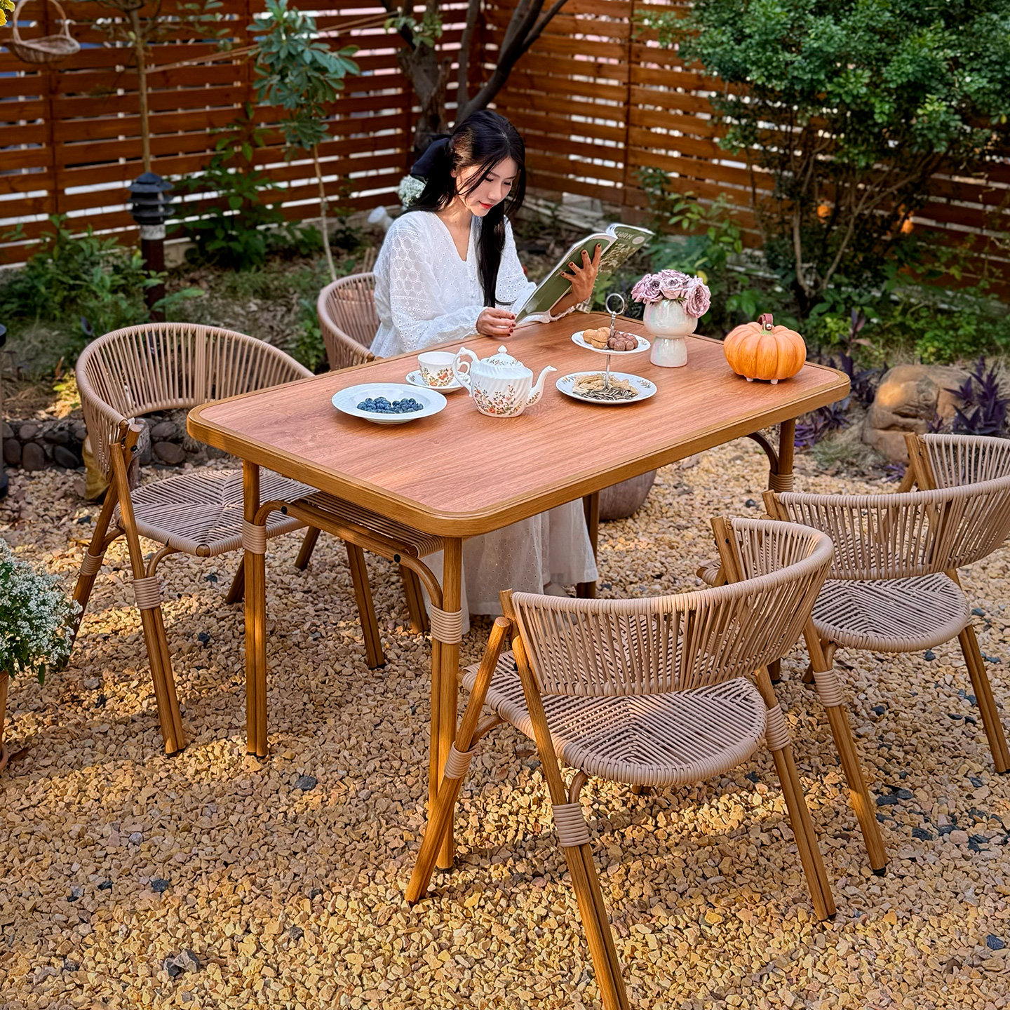 户外桌椅庭院露天防水防晒网红家用花园露天休闲小院带伞藤椅组合