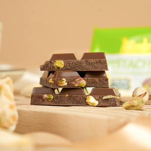 马来西亚进口爱芙葡萄干提子扁桃仁坚果夹心牛奶巧克力alfredo