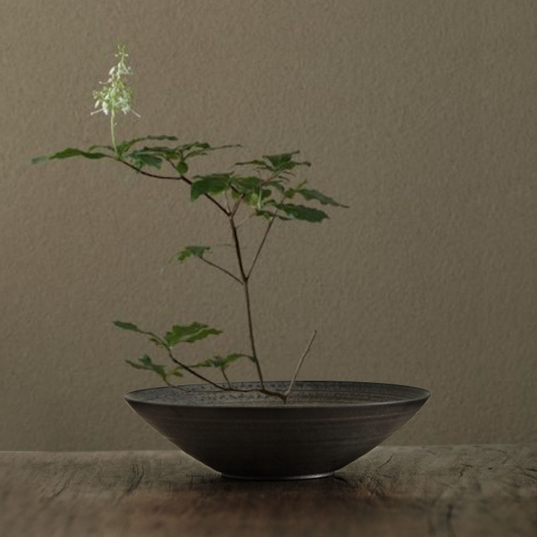 不饰の日式剑山插花花器一日一花粗陶插花碗黑色禅意摆件茶道装饰
