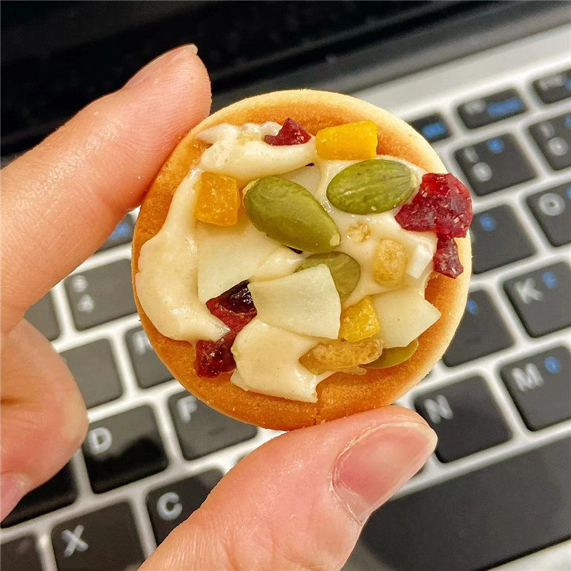 生日零食摆盘海苔椰奶巴旦木咸蛋黄坚果味小吃饼干单独小包装食品