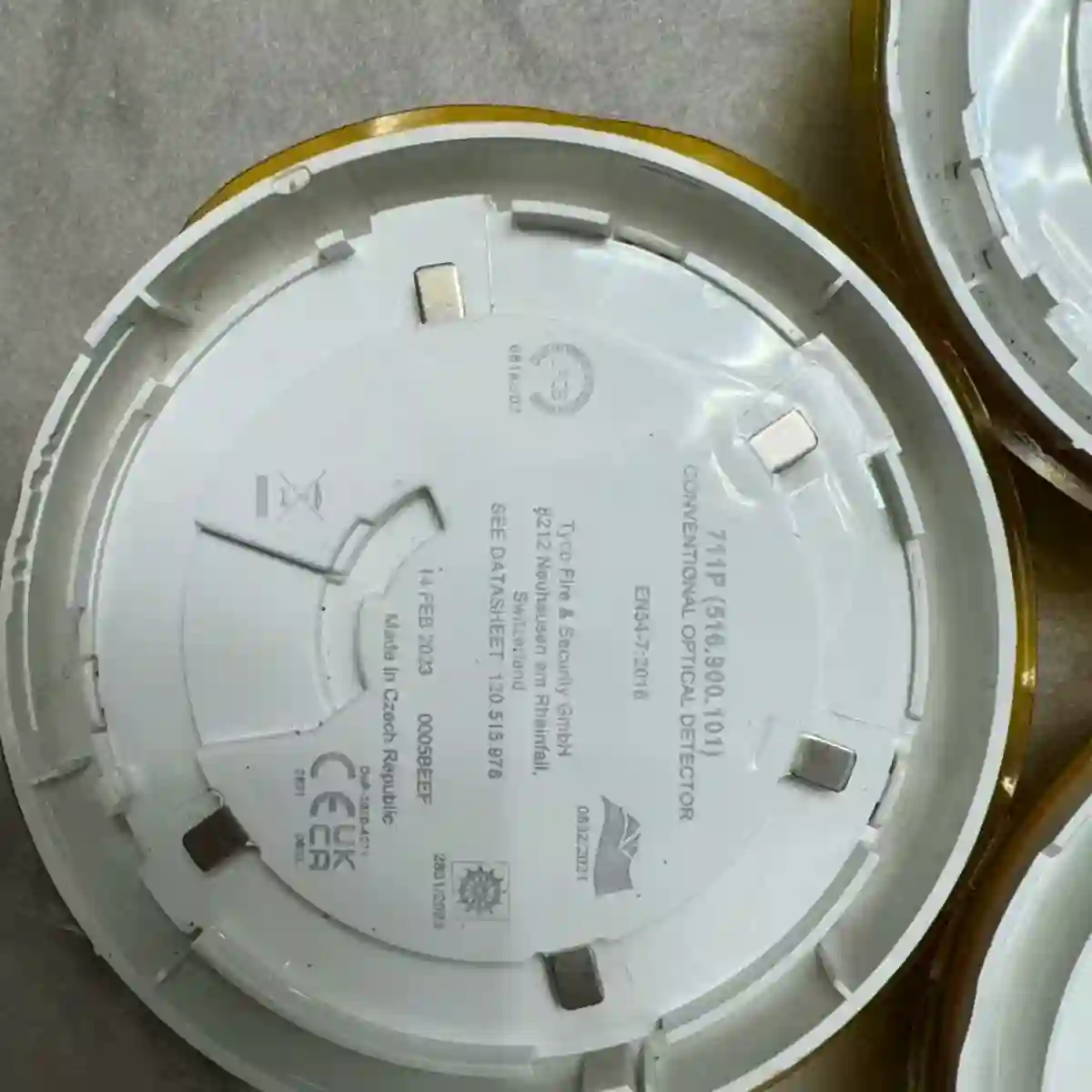 1个泰科TYCO 711P 感烟探头 PART NO：5议价