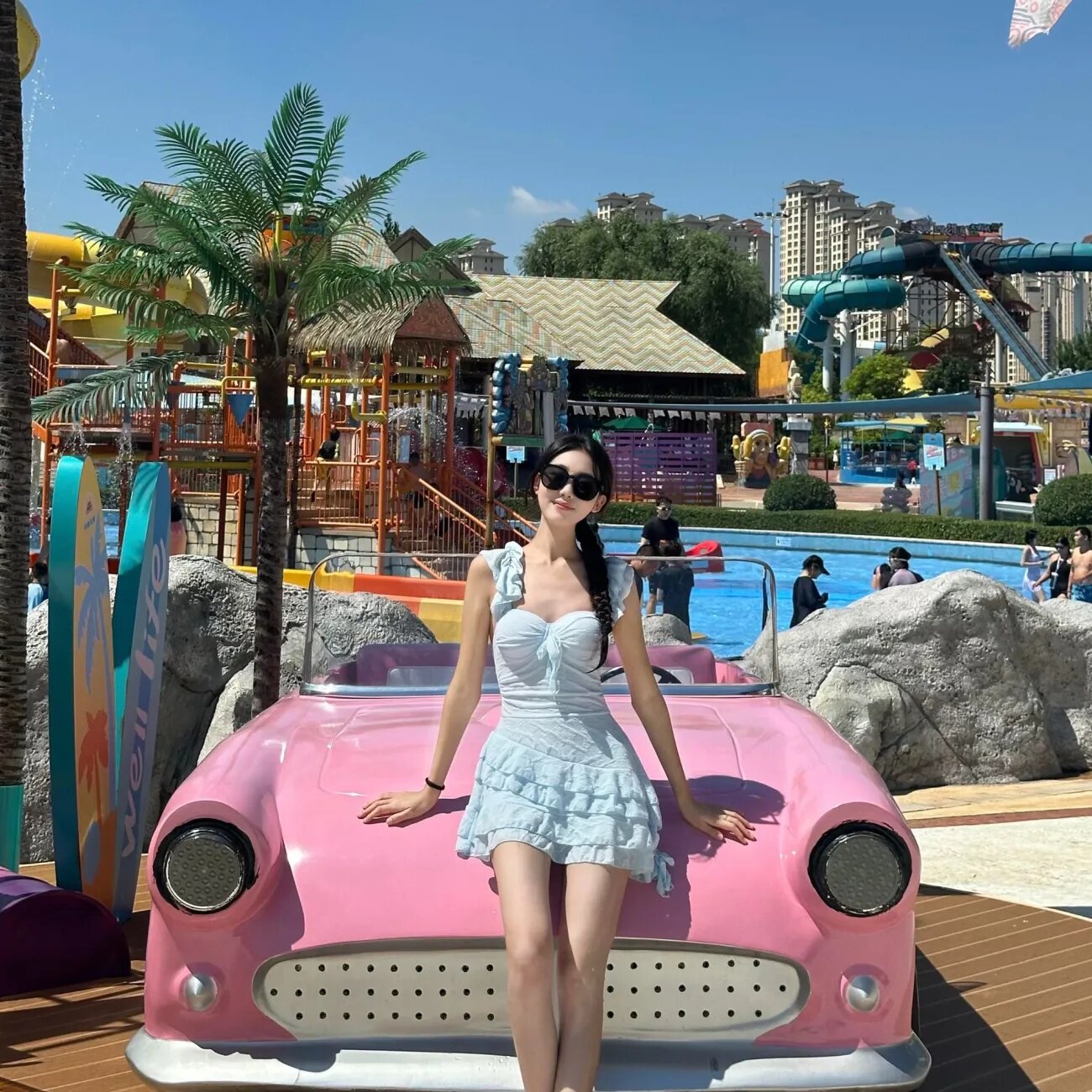 泳衣女连体裙式2026新款带钢托保守显瘦高颜值甜美纯欲风度假泳装