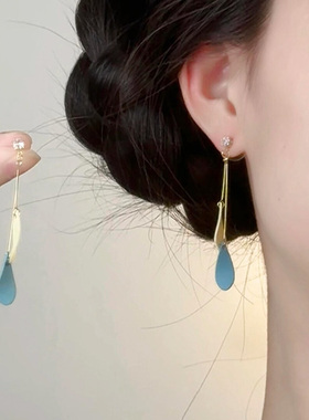 法式蓝色羽毛流苏耳钉2025新款爆款独特漂亮耳环小众气质简约耳饰