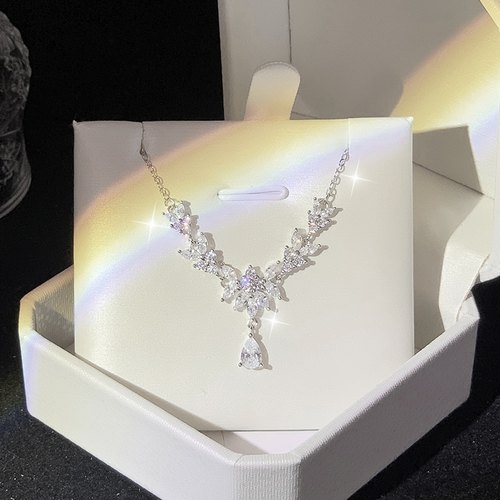 仿锆石花朵水滴项链高级感轻奢