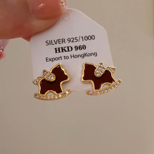 本命年显白仿闪钻红玛瑙小马耳钉女小众设计气质耳饰独特绝美耳环