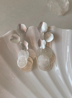 清冷感银色花朵贝壳流苏耳环2025新款爆款高级感轻奢耳饰独特漂亮