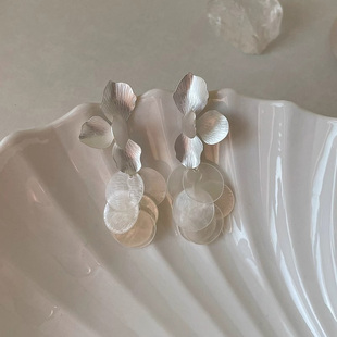 清冷感银色花朵贝壳流苏耳环2025新款 高级感轻奢耳饰独特漂亮 爆款