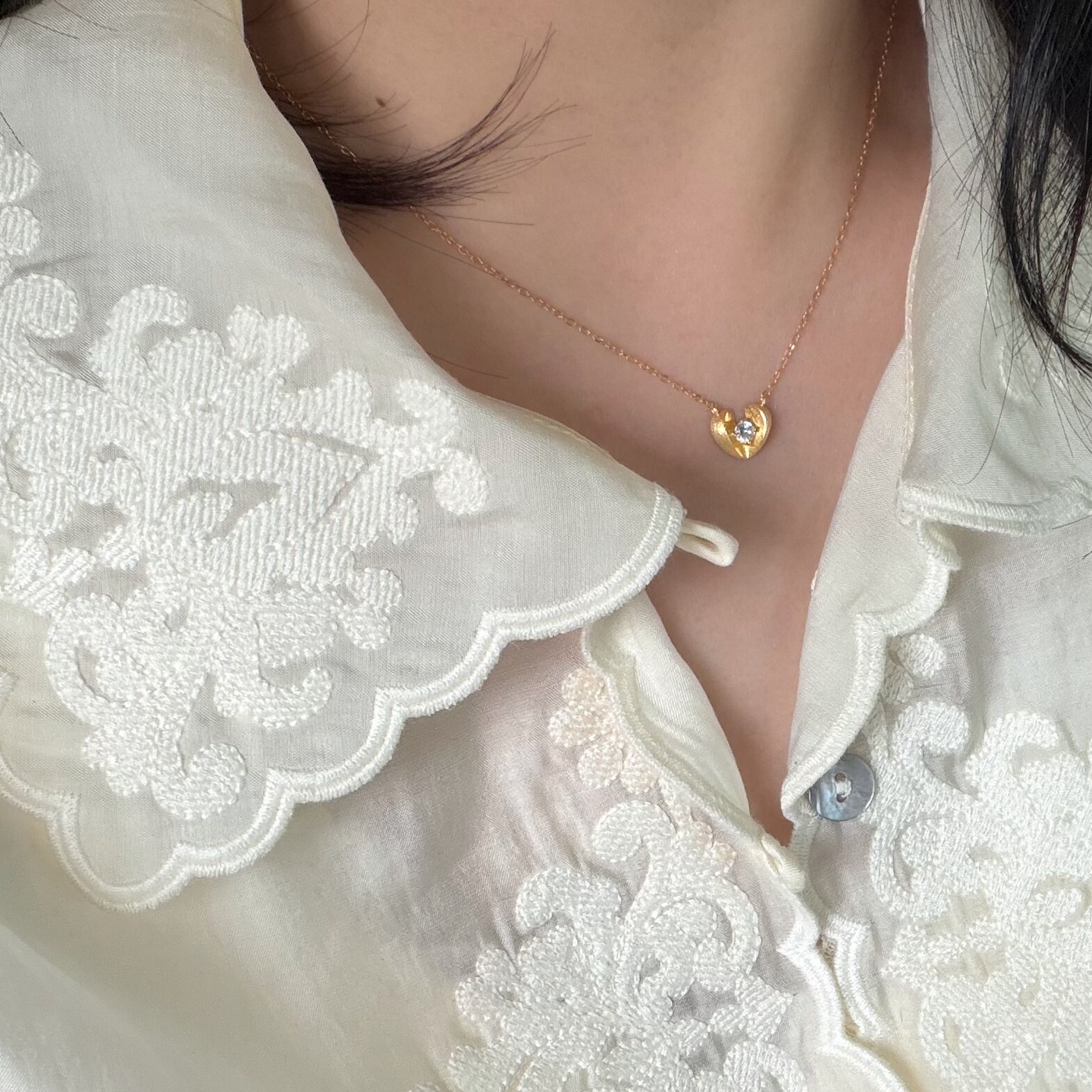 韩系拉丝金色爱心项链女款2026新款简约桃心锁骨链高级感轻奢小众