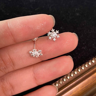 冬日氛围感雪花耳钉小巧精致养耳洞小众耳环超好看独特漂亮耳饰女