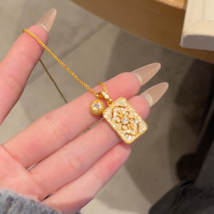 金色仿满钻无事牌吊坠项链女款 精致锁骨链高级感轻奢小众 2025新款