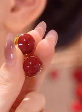 红豆耳环2025新款爆款轻奢高级感小众独特耳扣气质红色过年耳饰女