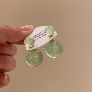 清冷感草绿色圆球耳钉2025新款 小众独特绝美气质耳环女轻奢高级感
