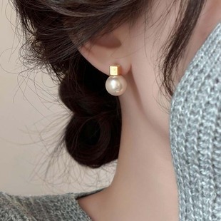 小方块珍珠耳钉女2025年新款 小众独特设计气质耳环轻奢高级感 爆款