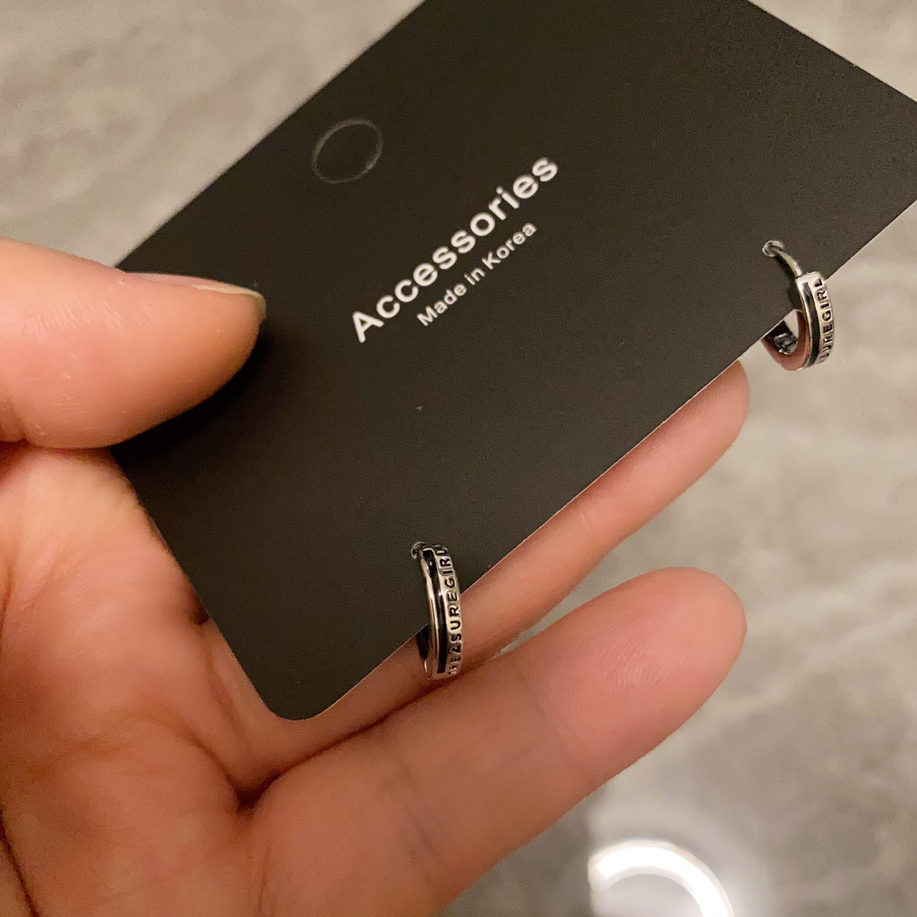 韩系简约迷你黑色条纹字母小耳圈轻奢高级感耳环简约气质耳扣耳饰,饰品/流行首饰/时尚饰品新,耳环,淘宝优惠券,粉丝福利购,淘宝优惠卷