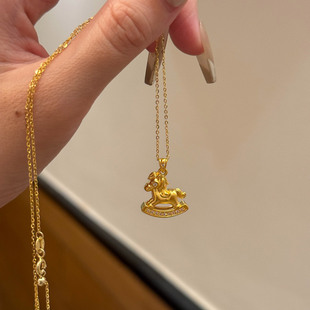 本命年可爱实心摇摇步马吊坠项链轻奢小众日常百搭复古毛衣链配饰