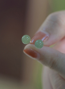 和田玉耳钉女纯银养耳洞2025年新款睡觉不用摘小巧耳环复古高级感