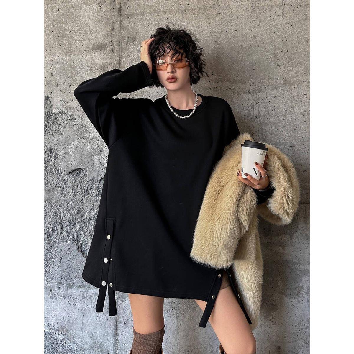 黑色中长款卫衣女遮屁股配鲨鱼裤2025新款春秋宽松慵懒长款打底衫