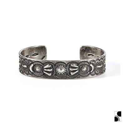 HOZHO日本手工美丽浮雕花纹手镯