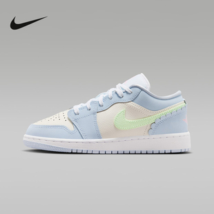 JORDAN耐克女鞋AJ1米蓝色爱心挂饰大童运动鞋低帮板鞋IB7113-403