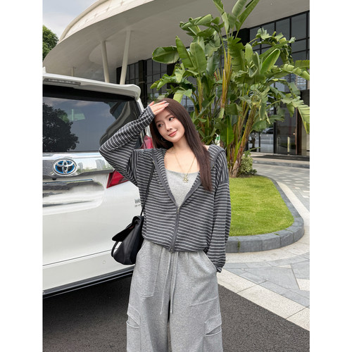 松弛感连帽针织开衫外套女