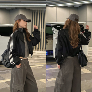 SG/杨依姗 FW运动风三杠立领拉链抽绳小高腰短款外套女秋季新款