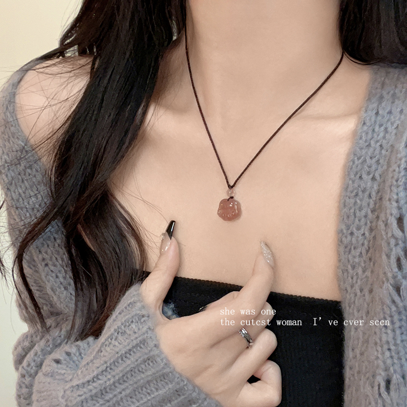 草莓晶猫爪吊坠项链新款