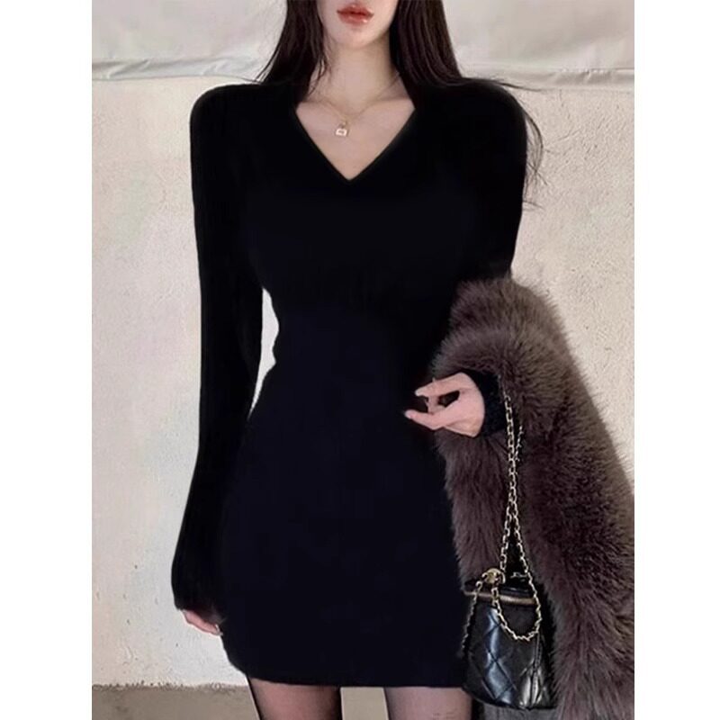 性感御姐风黑色加绒针织连衣裙子女2025春秋新款辣妹修身显瘦短裙