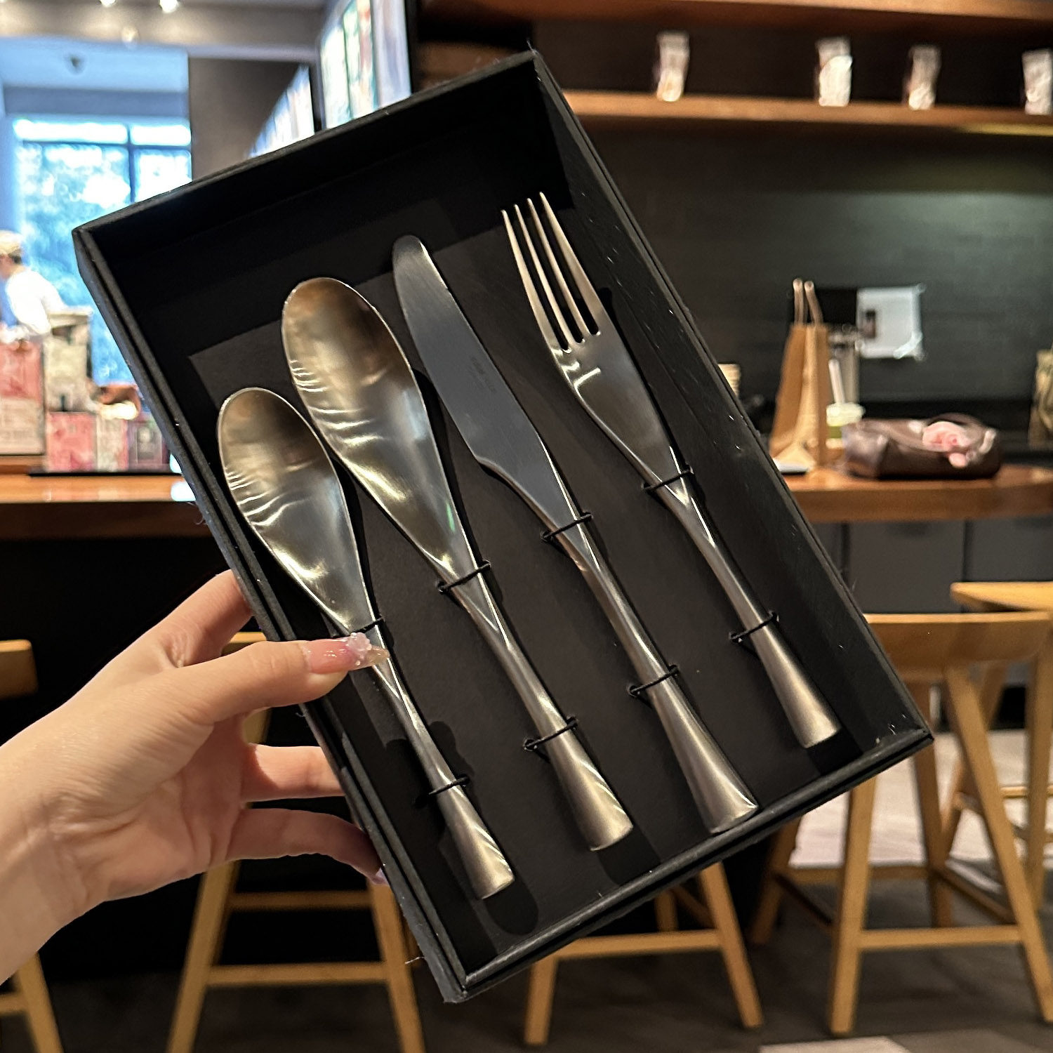 满屏藏不住的质感！初德国18/10不锈钢，刀叉勺四件套礼品套装