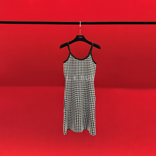 时髦高级感格纹性感显瘦吊带连衣裙W117 线条感 L.K.BABY