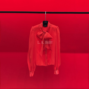 锦衣绯红 BABY 气质高级光泽缎面「红蝶报春」蝴蝶结衬衫 L.K